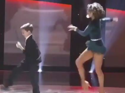 Ana ilə oğulun möhtəşəm performansı - İzlənmə rekordu qıran VİDEO