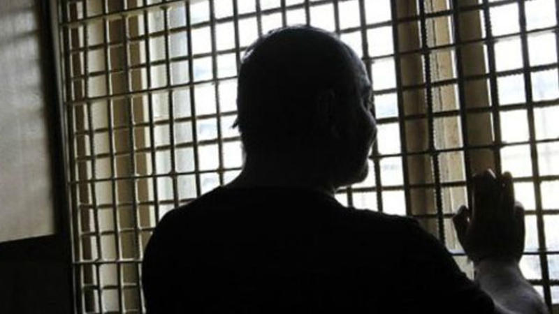 Ata azyaşlı qızlarının gözü qarşısında qayınatasını öldürdü, arvadını isə... - Azərbaycanda DƏHŞƏT