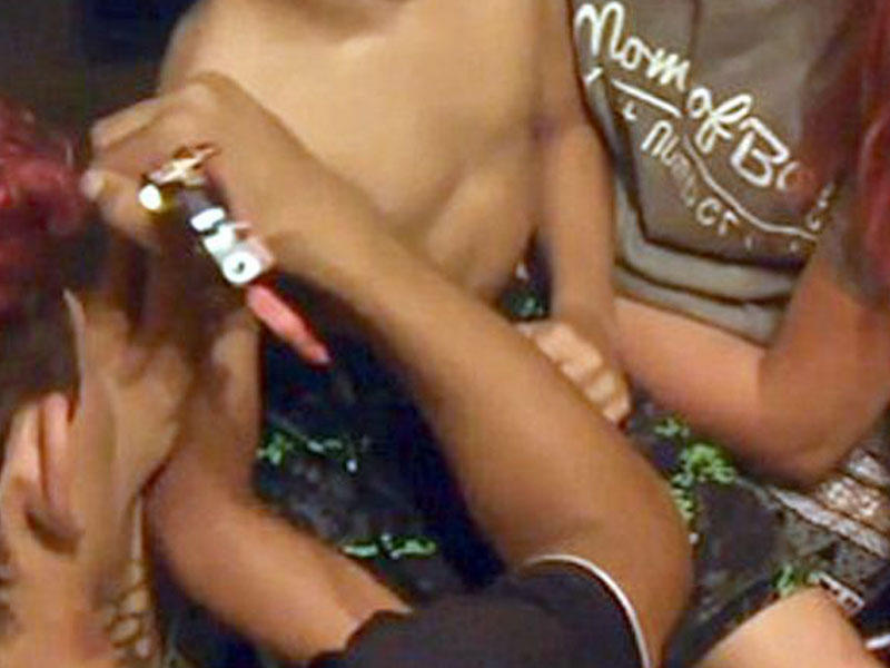 10 yaşlı uşağın qadının qucağındakı görüntüsü müzakirələrə səbəb oldu - VİDEO - FOTO