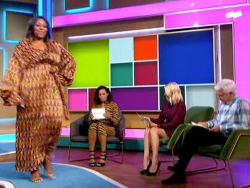 Kök model studiyada yıxıldı - VİDEO - FOTO