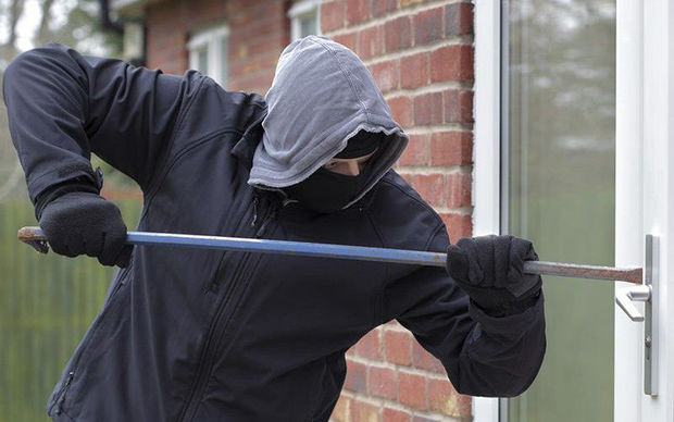 İş adamının evindən oğurluq edənlərə ağır cəza verildi