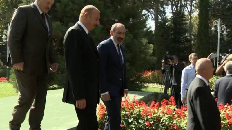 Paşinyan İlham Əliyevin qarşısında BELƏ ƏZİLDİ - Düşənbədə MARAQLI ANLAR - FOTO