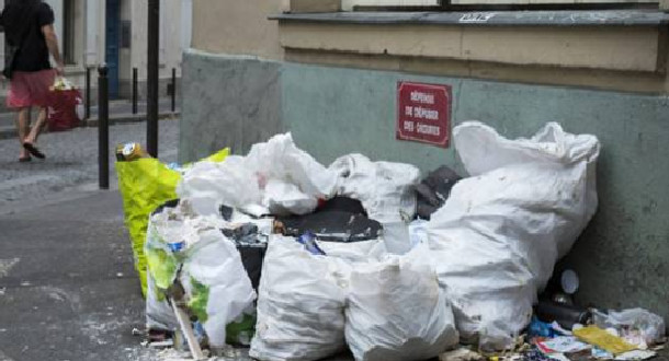 Yanlış yerə zibil atdı, həbs olundu – Foto