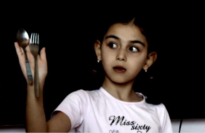 6 yaşlı Leyla sizin də diqqətinizi çəkəcək - Video