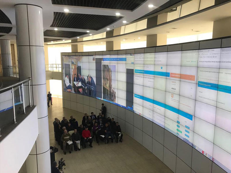 Sahibkarın 25 ədəd qadın koftası vergi borcuna görə hərraca çıxarıldı