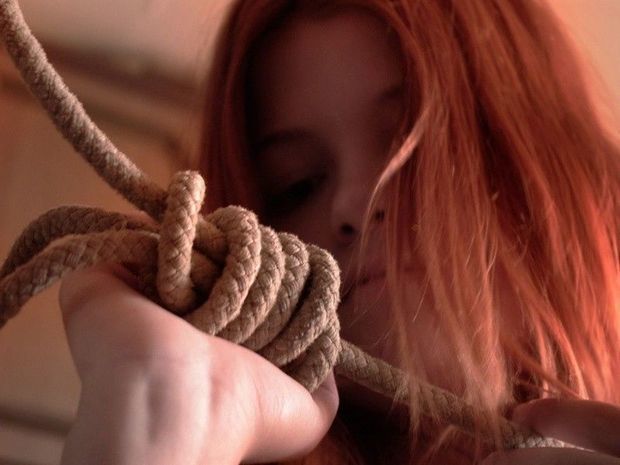 Nişanlı qız toyuna üç gün qalmış intihar etdi - TƏFƏRRÜAT