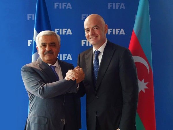Rövnəq Abdullayev FIFA prezidenti ilə görüşüb - FOTO