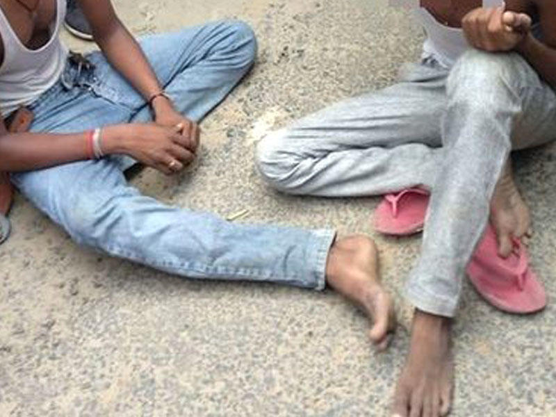 Məktəbdən evə gələn qızı öldürüb, qalstuku ilə ağacdan asdılar - FOTO