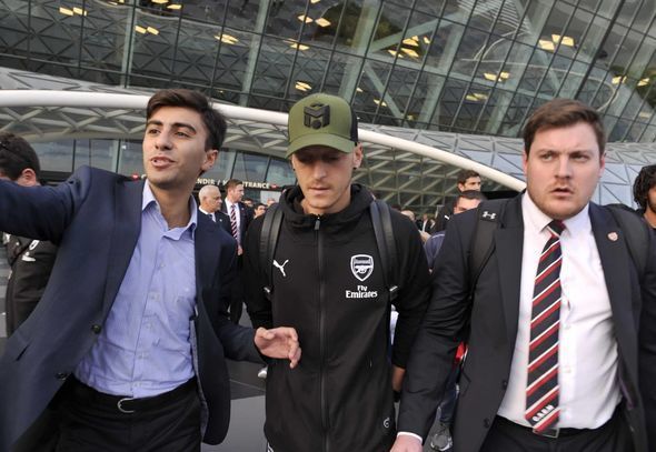 Özil Azərbaycan dilində paylaşım etdi - FOTO