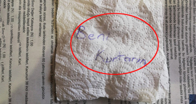 Qaçırılan qadın salfetə bu sözləri yazdı, polis hərəkətə keçdi - FOTO