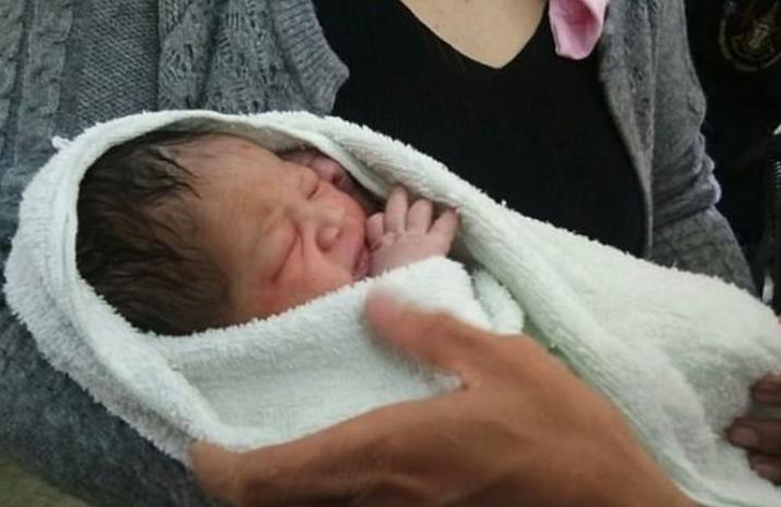 5-ci mərtəbədən atılan körpə, baxın, nəyin sayəsində sağ qaldı - Fotolar