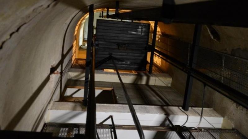 Bakıda lift qırıldı, qadın altında qaldı: DƏHŞƏTLİ GÖRÜNTÜLƏR - ANBAAN VİDEO