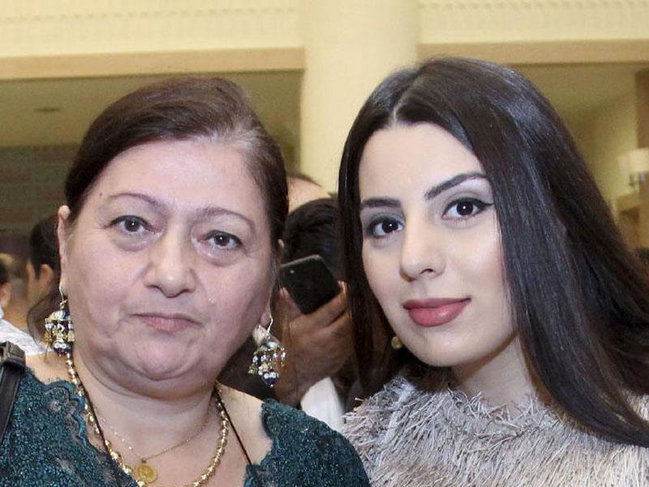 Müşfiqin hamilə xanımı onu izləməyə getdi - FOTO