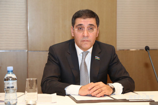 Deputat həmkarlarını Rusiya ilə bağlı diqqətli olmağa çağırdı