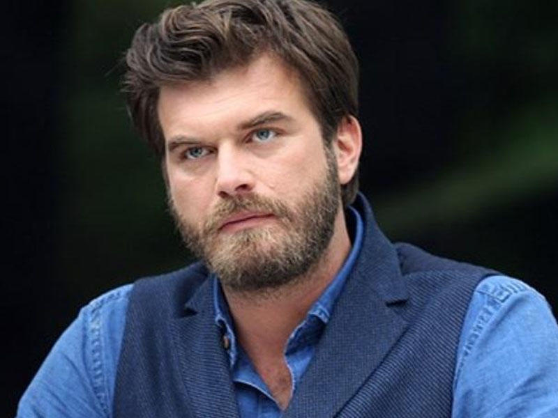 Türkiyənin ən yaraşıqlı aktyorunun qüsuru tapıldı - FOTO