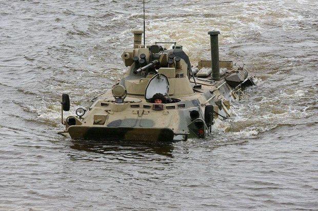 Xəzərdə zirehli texnika batdı: iki hərbçi öldü