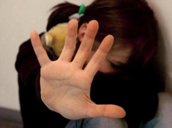 Dörd uşaq atasından biabırçı əməl: 13 yaşlı qızı zorladı