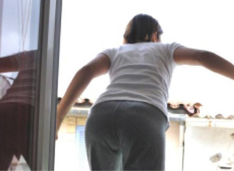 Sumqayıtda 34 yaşlı qadın özünü binadan atdı