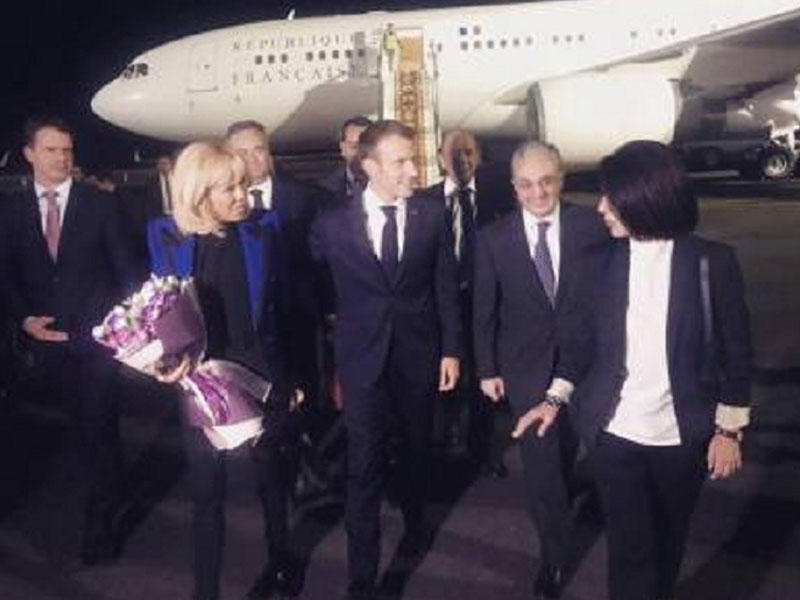 Makron xanımı ilə İrəvanda