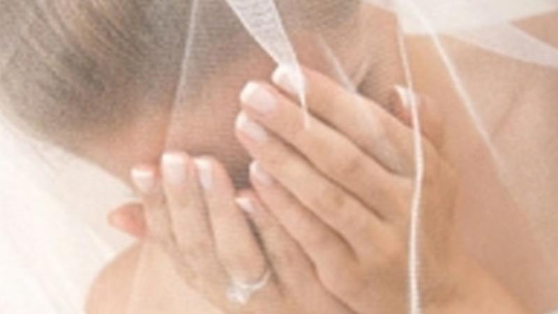 32 yaşlı qadın özünə QEYRİ-ADİ TOY etdi