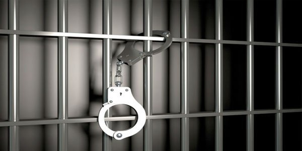 Bakı məktəbində gözyaşardıcı qazdan istifadə edən şagird və atası saxlanıldı (VİDEO)