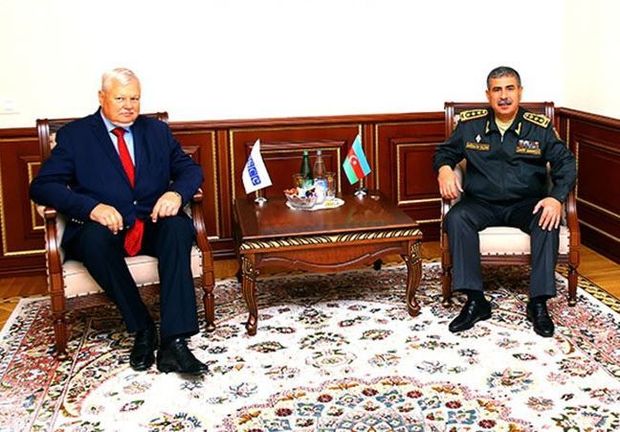 Anjey Kaspşik Zakir Həsənovla danışıqlarda