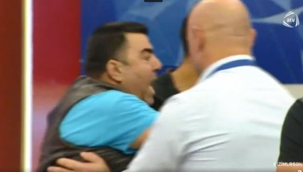 ATV-nin efirində dava – VİDEO