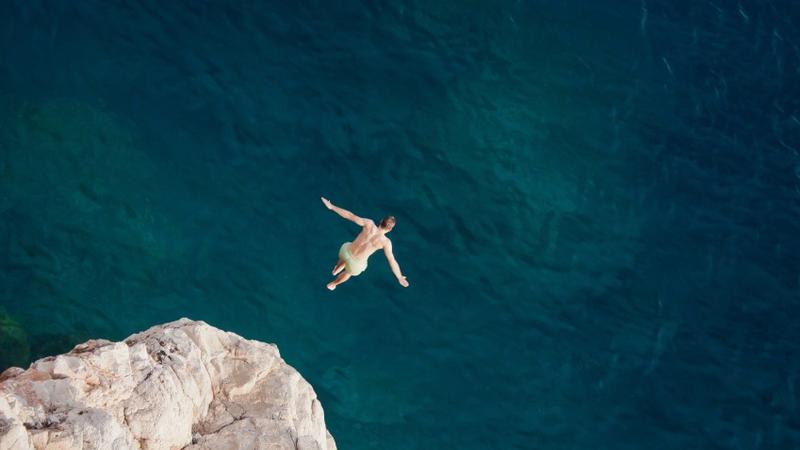 Sumqayıtda ŞOK HADİSƏ - Dənizə baş vuran kişi canını tapşırdı