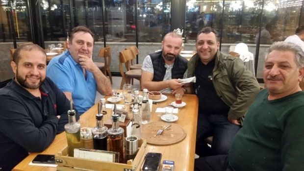 Azərbaycanlı taksidə 10 min dollarını unutdu - VİDEO