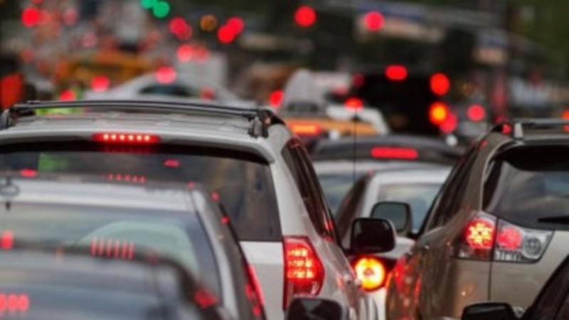 Bakıda tıxacların qarşısını almaq üçün mütləq bunu etmək lazımdır - EKSPERT AÇIQLADI