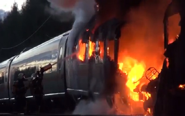 Sərnişin qatarı yandı - Fotolar + Video