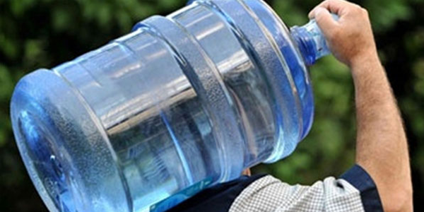 Bakıda fantastik qiymətə su satılır: İspaniya, yoxsa sex malı? (FOTO)