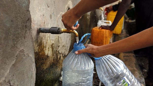 Minlərlə insan sudan zəhərləndi