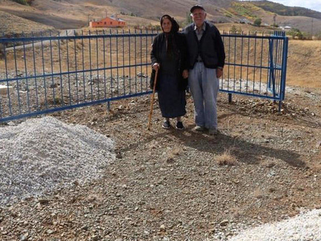 Xoşbəxt cütlük indidən özlərinə qəbir qazdırdı - İnsanlara yük olmaq istəmirik