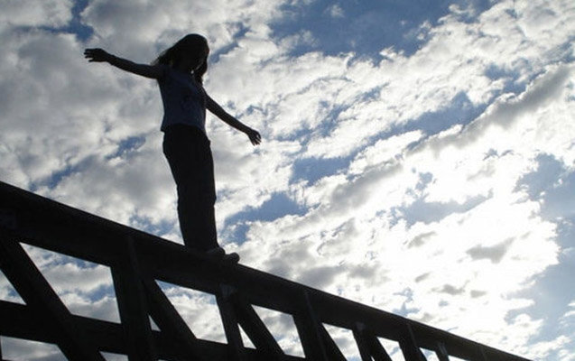 Taksini saxlatdırdı, özünü körpüdən atdı - 21 yaşlı qızın faciəvi sonu - FOTO