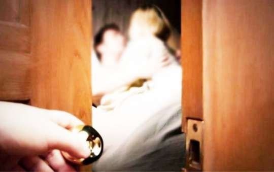 Ər 41 yaşlı arvadını 70 yaşlı qonşusu ilə tutdu və... Gədəbəydəki olayın şok təfərrüatları