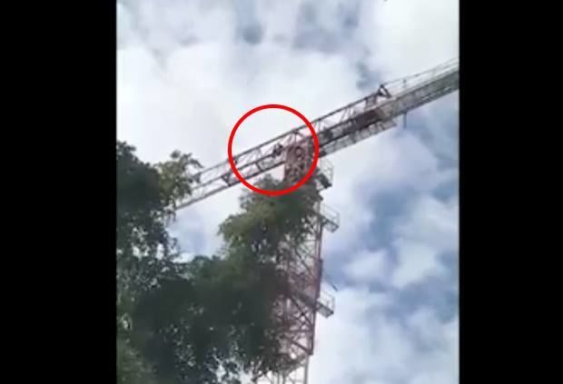 Bakıda kişi özünü krandan atacağı ilə hədələyir - VİDEO