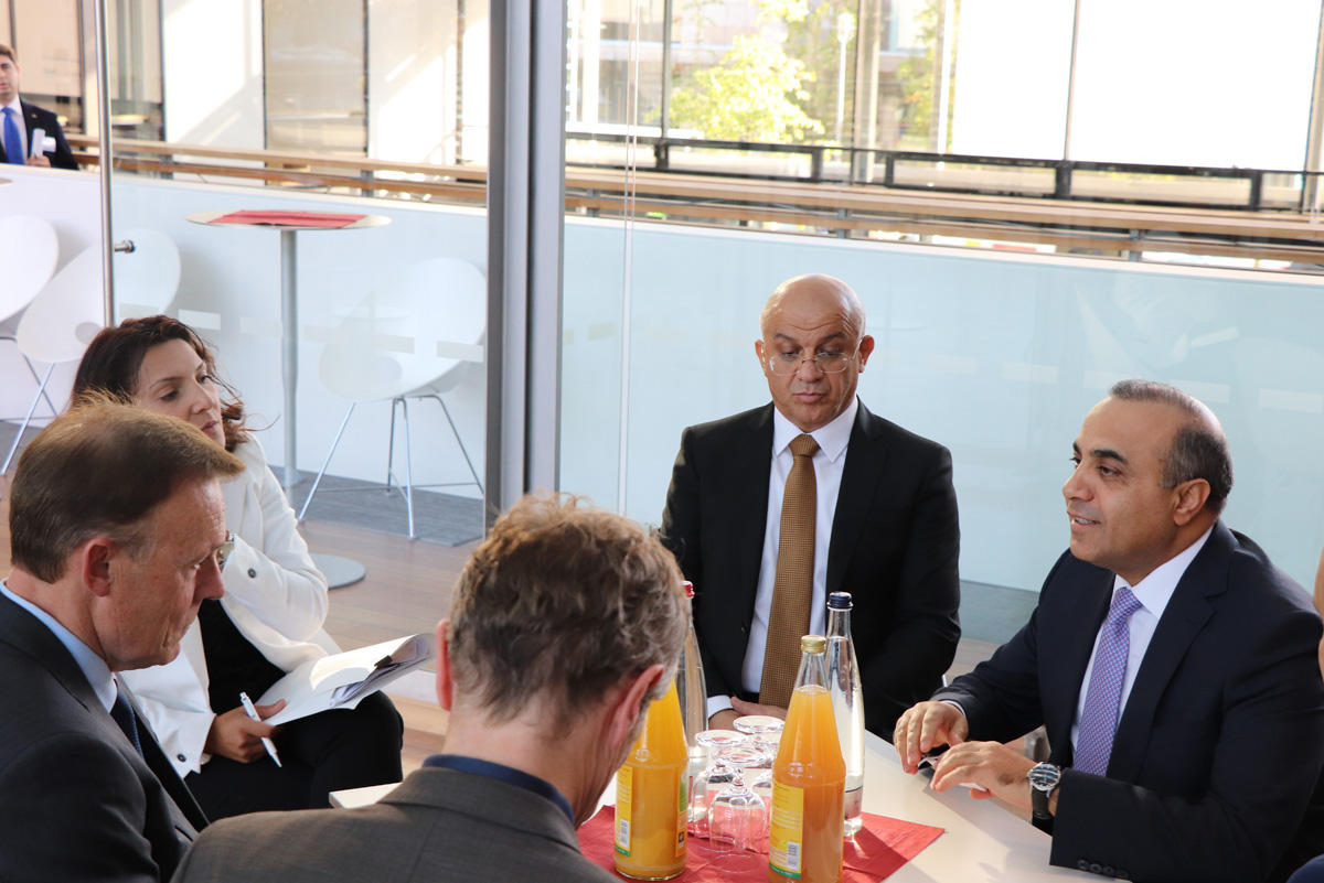 Berlində səfərdə olan Azay Quliyev Almaniya Bundestaqının vitse-spikeri ilə görüşüb (FOTO)