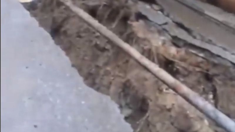 Bakının mərkəzində YOL ÇÖKDÜ - FOTO/VİDEO