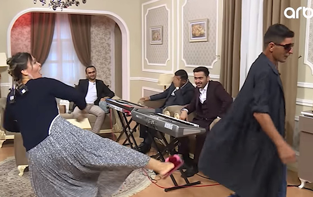 Əməkdar artistdən daha bir biabırçılıq - Video
