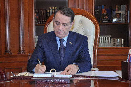 Baş nazir yüksək vəzifəli məmurları işdən çıxardı