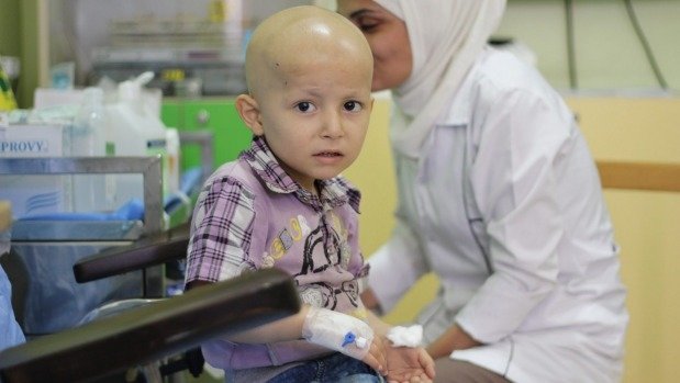 Azərbaycanda kişi sosial şəbəkələrdə xərçəng xəstəsini öz övladı kimi təqdim edib, pul yığdı