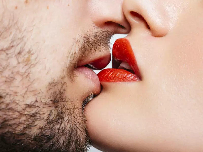 Öpüşərkən sevgilisinin üst dodağını qopartdığına görə həbs olundu - FOTO