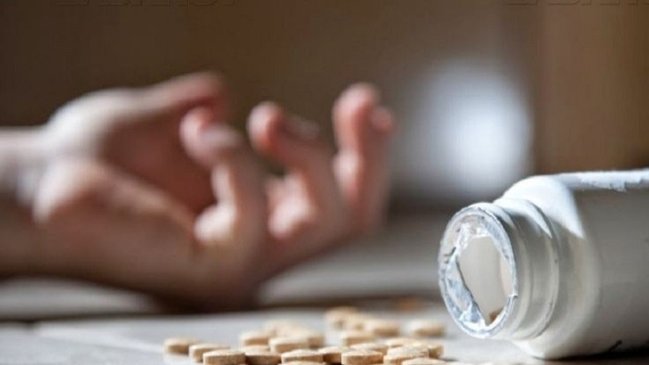 18 yaşlı qız dərmandan zəhərləndi