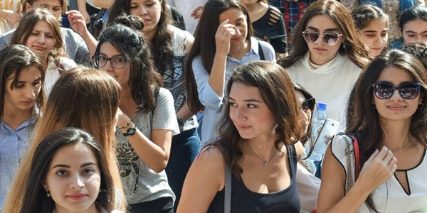 Bakıda universitetdə qəribə qadağa (FOTO/AÇIQLAMA)