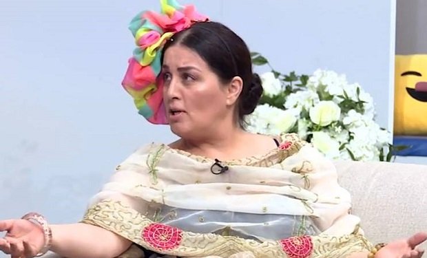 Elza Seyidcahandan canlı efirdə kobud SƏHV