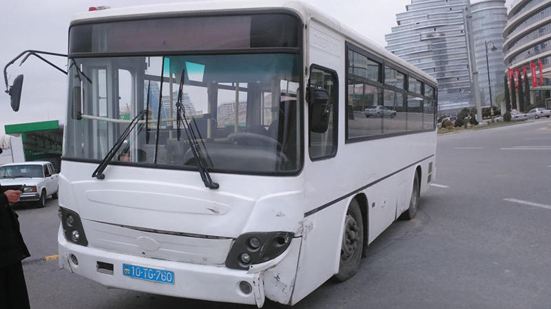 Bakıda daha bir sərnişin avtobusu ağır qəza törətdi: ÖLƏN VAR