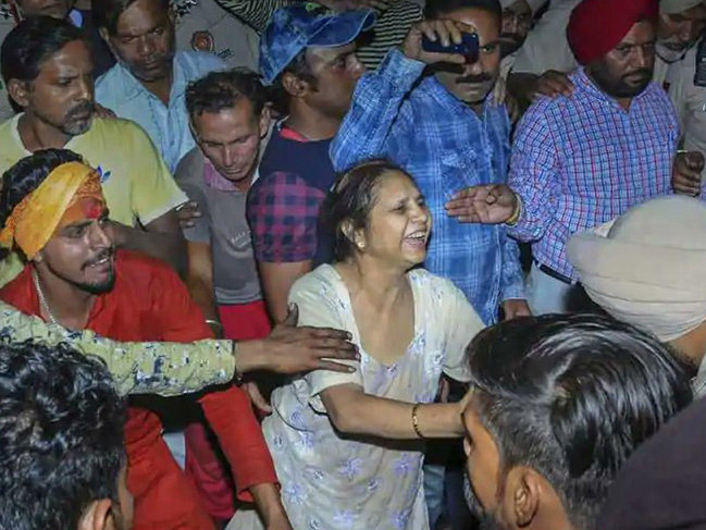 Qatar insan kütləsinin içindən keçdi: 61 ölü, 72 yaralı - FOTOLAR