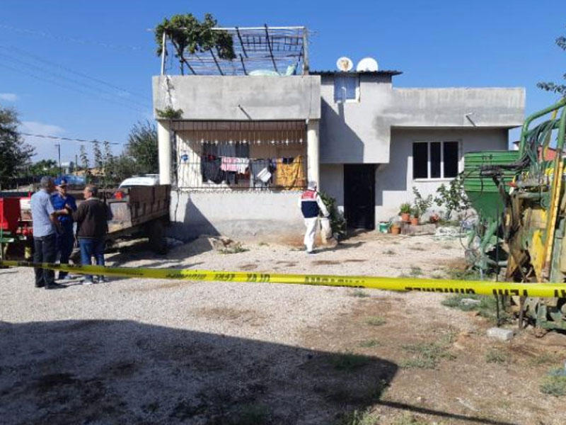 Ana 3 övladının başını bədənindən ayırdı - FOTO