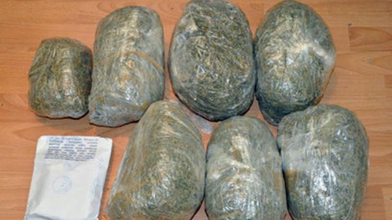 BAKIDA ƏMƏLİYYAT: “Volkswagen”də narkotik daşıyanlar saxlanıldı